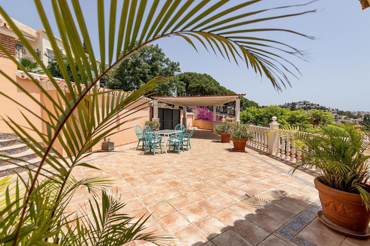 Bhost - Villa Sunrise Benalmádena Exteriör bild